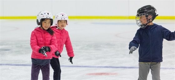 Kids skating 
