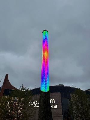 LED light column illuminated with multiple colours in a tie die pattern