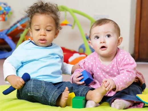 Toddlers playing with blocks