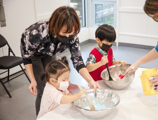 Family mixing science experiments 