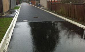 Lane of partially pervious asphalt and partially traditional asphalt